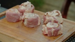 Recept na grilovanou roládu z vepřového bůčku se skořicí