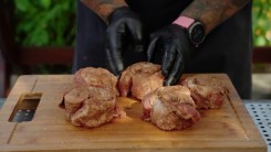 Recept na grilovanou roládu z vepřového bůčku se skořicí