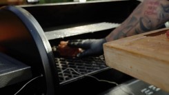 Recept na grilovanou roládu z vepřového bůčku se skořicí