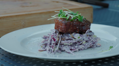 Grilovaná roláda z vepřového bůčku se skořicí