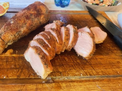 Zakouřená panenka s mesclun salátem a pomerančem