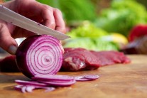 Recept na steak na červeném víně se šťouchanými brambory