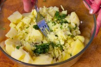 Recept na steak na červeném víně se šťouchanými brambory