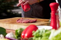 Recept na Rib eye steak se solí a pepřem