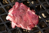 Recept na Rib eye steak se solí a pepřem