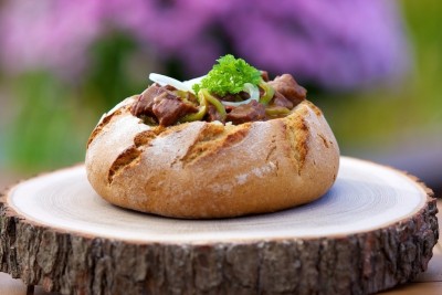 Hovězí guláš na grilu