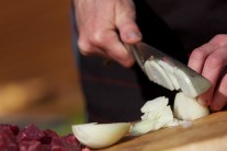 Recept na hovězí guláš na grilu