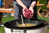 Recept na hovězí guláš na grilu