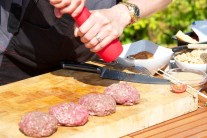 Recept na hamburger s bylinkovým máslem