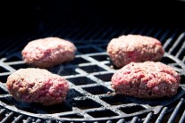 Recept na hamburger s bylinkovým máslem