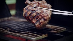 Recept na grilovaný hovězí steak tomahawk