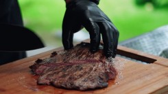 Recept na filírovaný flank steak na grilu