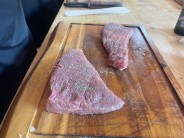 Grilovaný Flank Steak s pepřovou omáčkou