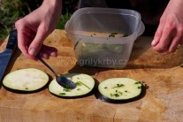 Recept na grilovaný lilek s česnekem