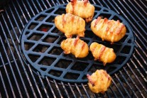 Recept na grilované brambory plněné sýrem a slaninou