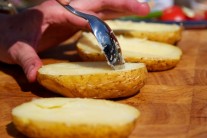 Recept na brambory pečené v kouři