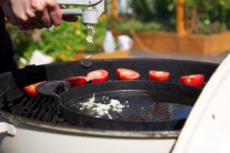 Recept na grilovaná rajčata s česnekem