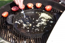 Recept na grilovaná rajčata s česnekem