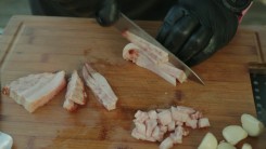 Bramboráky s omáčkou z olomouckých syrečků