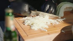 Bramboráky s omáčkou z olomouckých syrečků