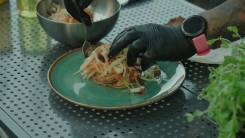 Bramboráky s omáčkou z olomouckých syrečků