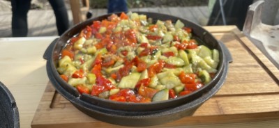 Salsa ze zeleniny pečené v ohni