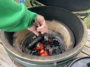 Salsa ze zeleniny pečené v ohni