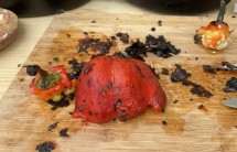 Salsa ze zeleniny pečené v ohni