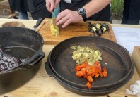 Salsa ze zeleniny pečené v ohni