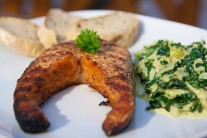 Recept na grilovaného lososa se špenátem