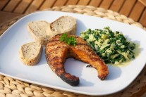 Recept na grilovaného lososa se špenátem